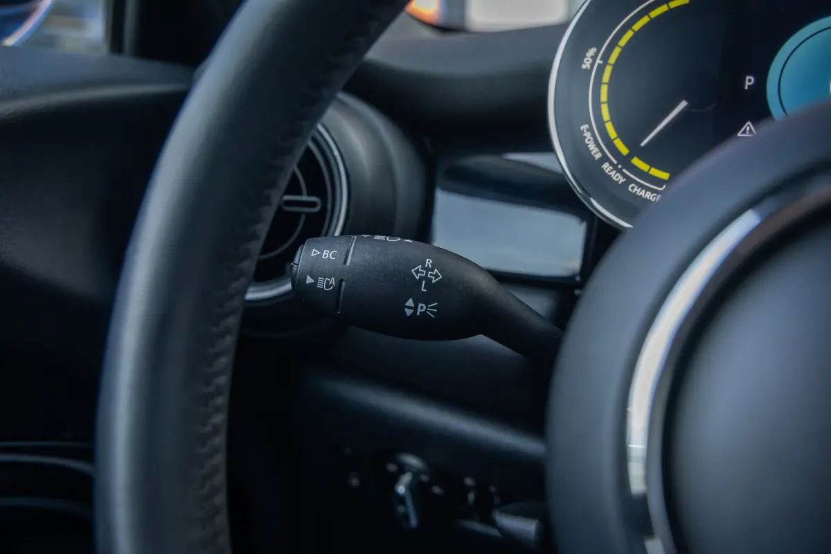 Camden Edition 33 kWh | Apple Carplay/Android Auto | Parkeersensoren | FULL Led | Navi | Lederen Bekleding | Afwijkende dakkleur | Airco (automatisch) | Apple Carplay/Android Auto|telefoonin