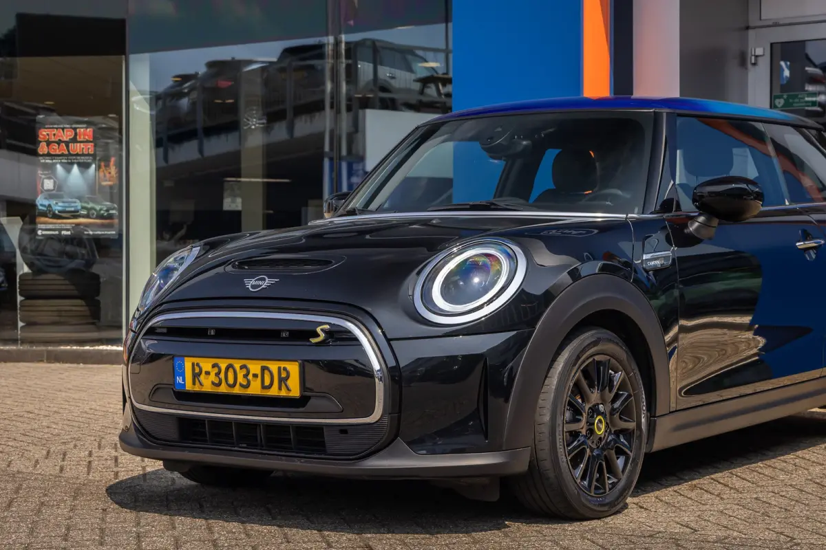 Camden Edition 33 kWh | Apple Carplay/Android Auto | Parkeersensoren | FULL Led | Navi | Lederen Bekleding | Afwijkende dakkleur | Airco (automatisch) | Apple Carplay/Android Auto|telefoonin