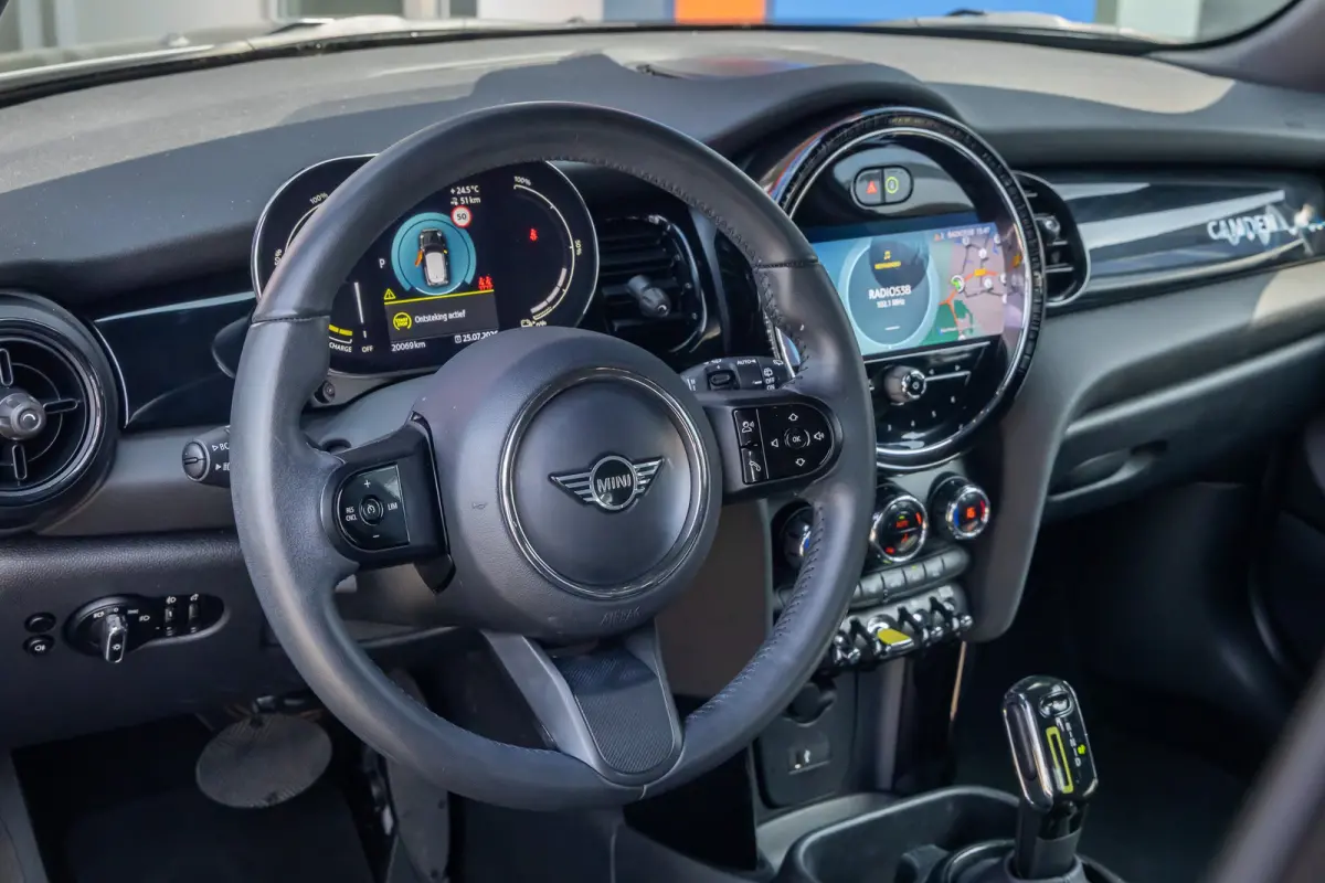 Camden Edition 33 kWh | Apple Carplay/Android Auto | Parkeersensoren | FULL Led | Navi | Lederen Bekleding | Afwijkende dakkleur | Airco (automatisch) | Apple Carplay/Android Auto|telefoonin