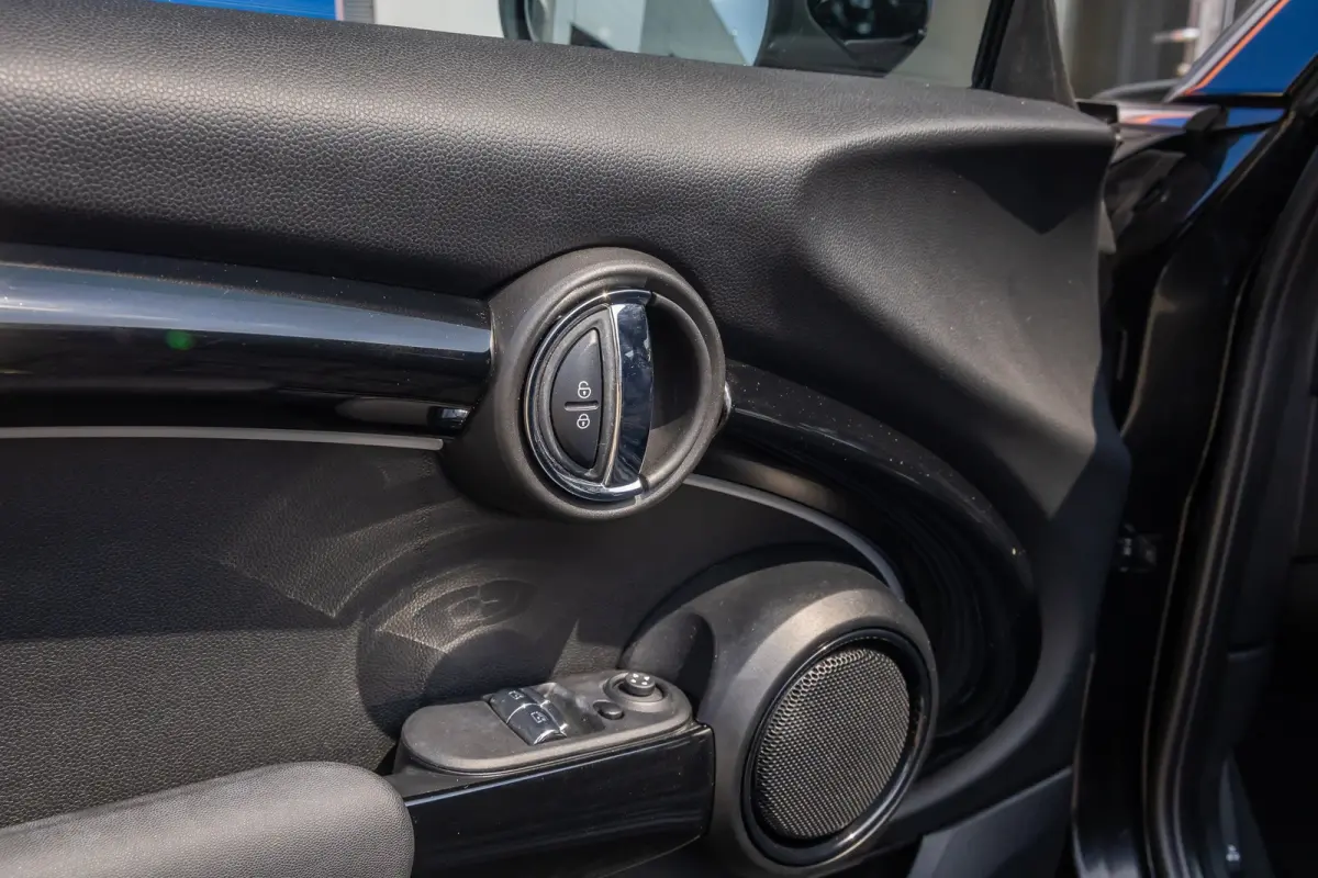 Camden Edition 33 kWh | Apple Carplay/Android Auto | Parkeersensoren | FULL Led | Navi | Lederen Bekleding | Afwijkende dakkleur | Airco (automatisch) | Apple Carplay/Android Auto|telefoonin