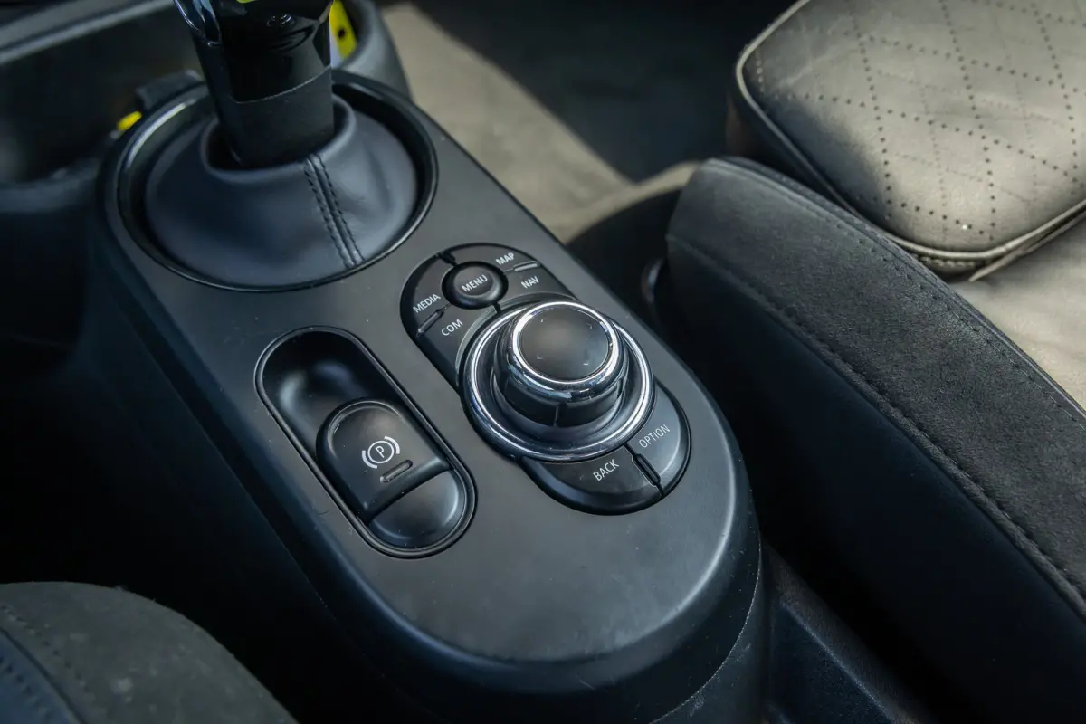 Camden Edition 33 kWh | Apple Carplay/Android Auto | Parkeersensoren | FULL Led | Navi | Lederen Bekleding | Afwijkende dakkleur | Airco (automatisch) | Apple Carplay/Android Auto|telefoonin