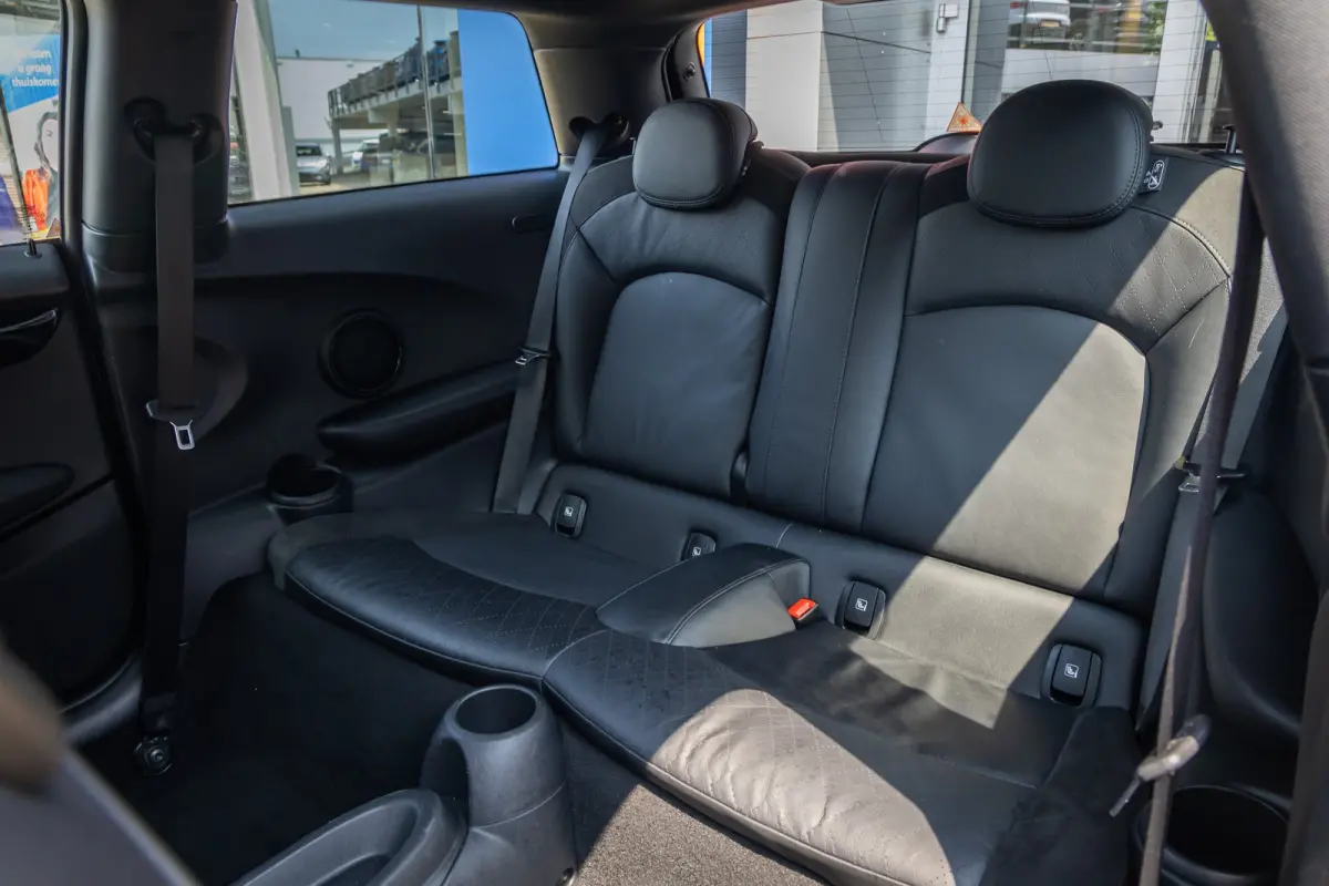 Camden Edition 33 kWh | Apple Carplay/Android Auto | Parkeersensoren | FULL Led | Navi | Lederen Bekleding | Afwijkende dakkleur | Airco (automatisch) | Apple Carplay/Android Auto|telefoonin