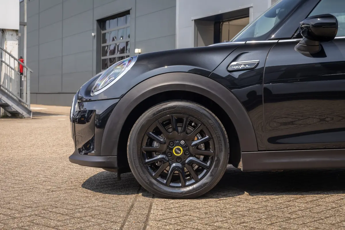 Camden Edition 33 kWh | Apple Carplay/Android Auto | Parkeersensoren | FULL Led | Navi | Lederen Bekleding | Afwijkende dakkleur | Airco (automatisch) | Apple Carplay/Android Auto|telefoonin