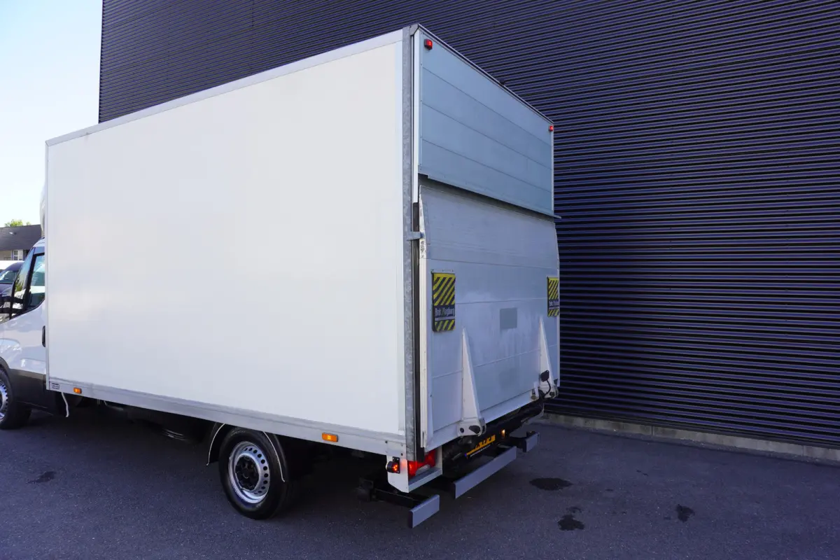 35S18 3 liter 180pk Automaat Bakwagen Laadklep Zijdeur Airo Standkachel PTO