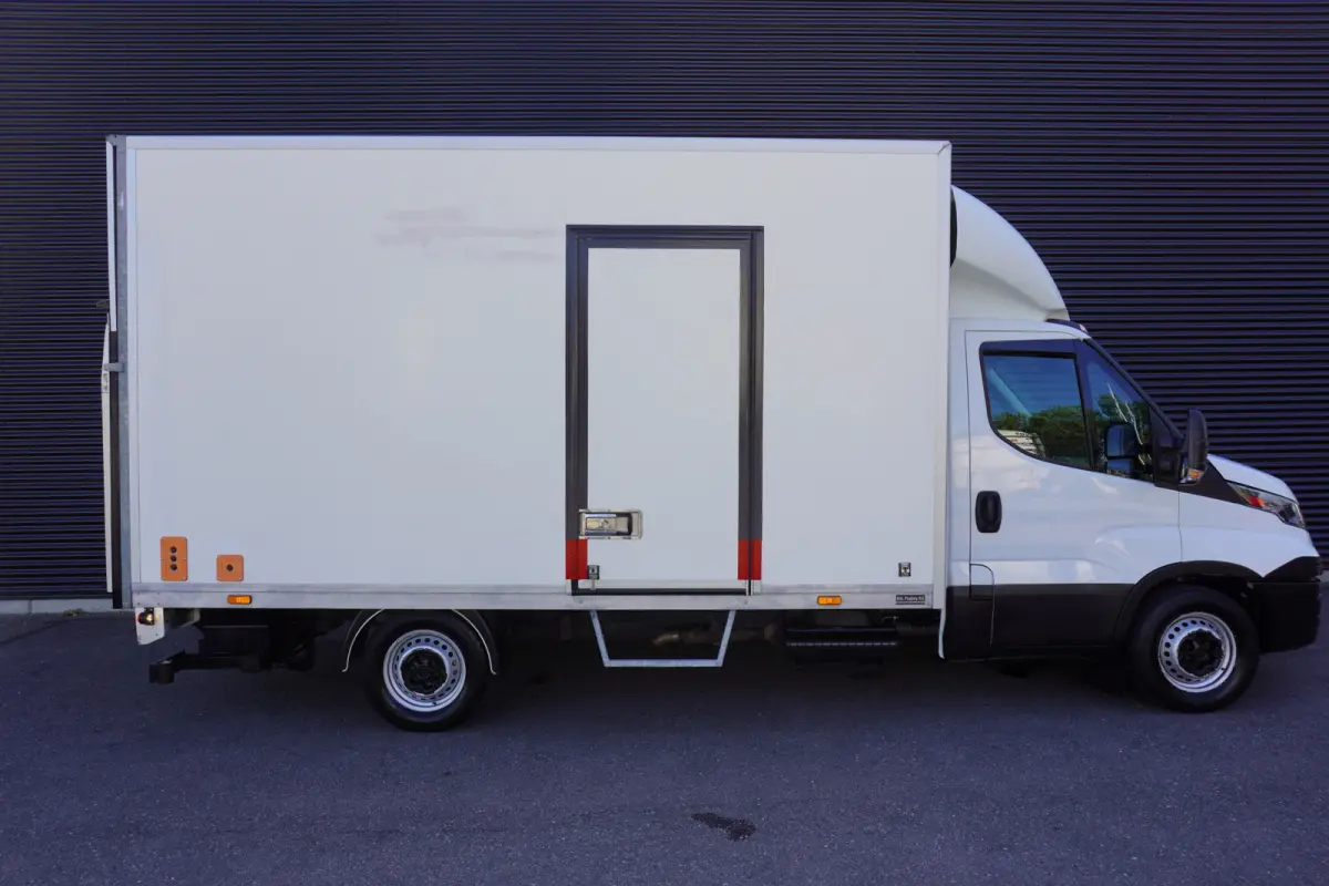 35S18 3 liter 180pk Automaat Bakwagen Laadklep Zijdeur Airo Standkachel PTO