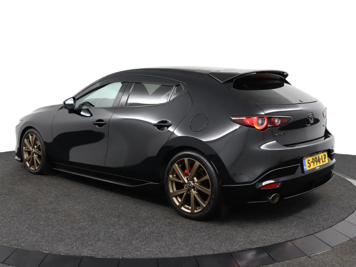 2.0 e-SkyActiv-G M Hybrid 150 Homura | Orig. Mazda styling pakket | Sportuitlaat met kleppensysteem | Navigatie | Head-up |