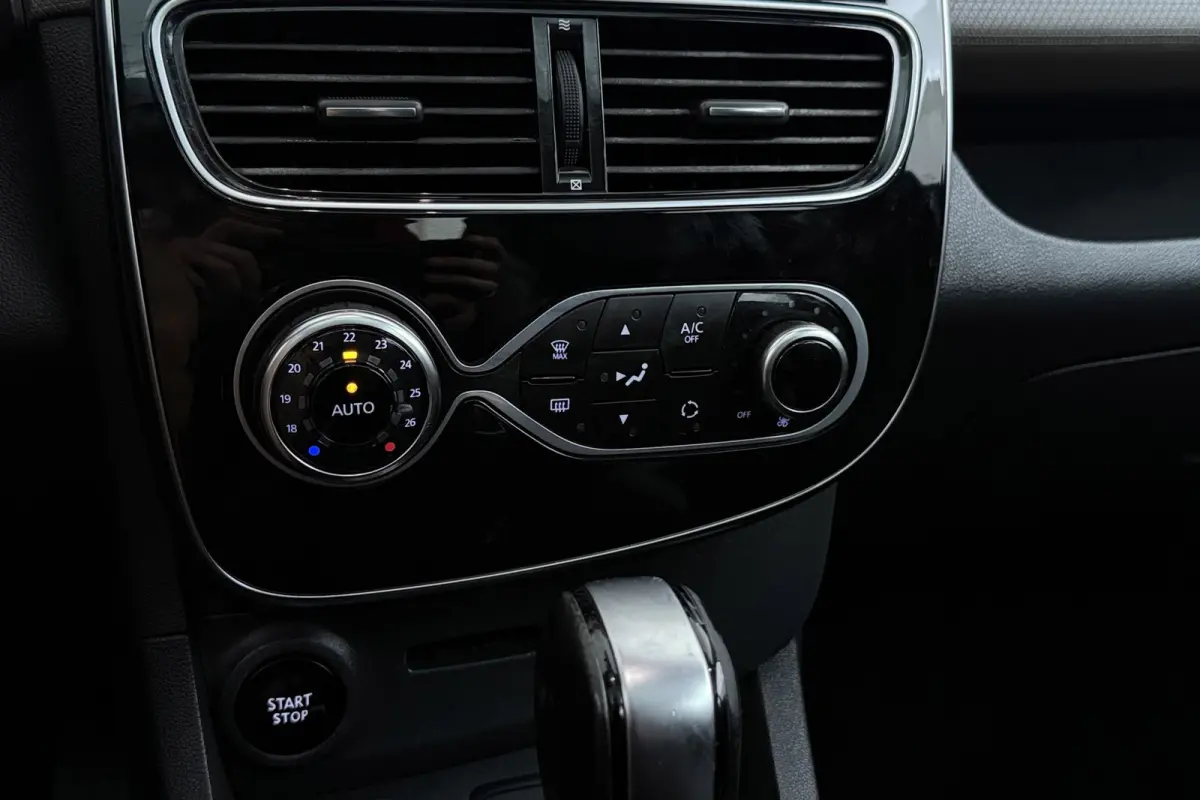 1.2 Intens | Panoramadak | Automaat | Stoelverwarming | Camera | Climate Control | LED | Keyless Entry/Start |