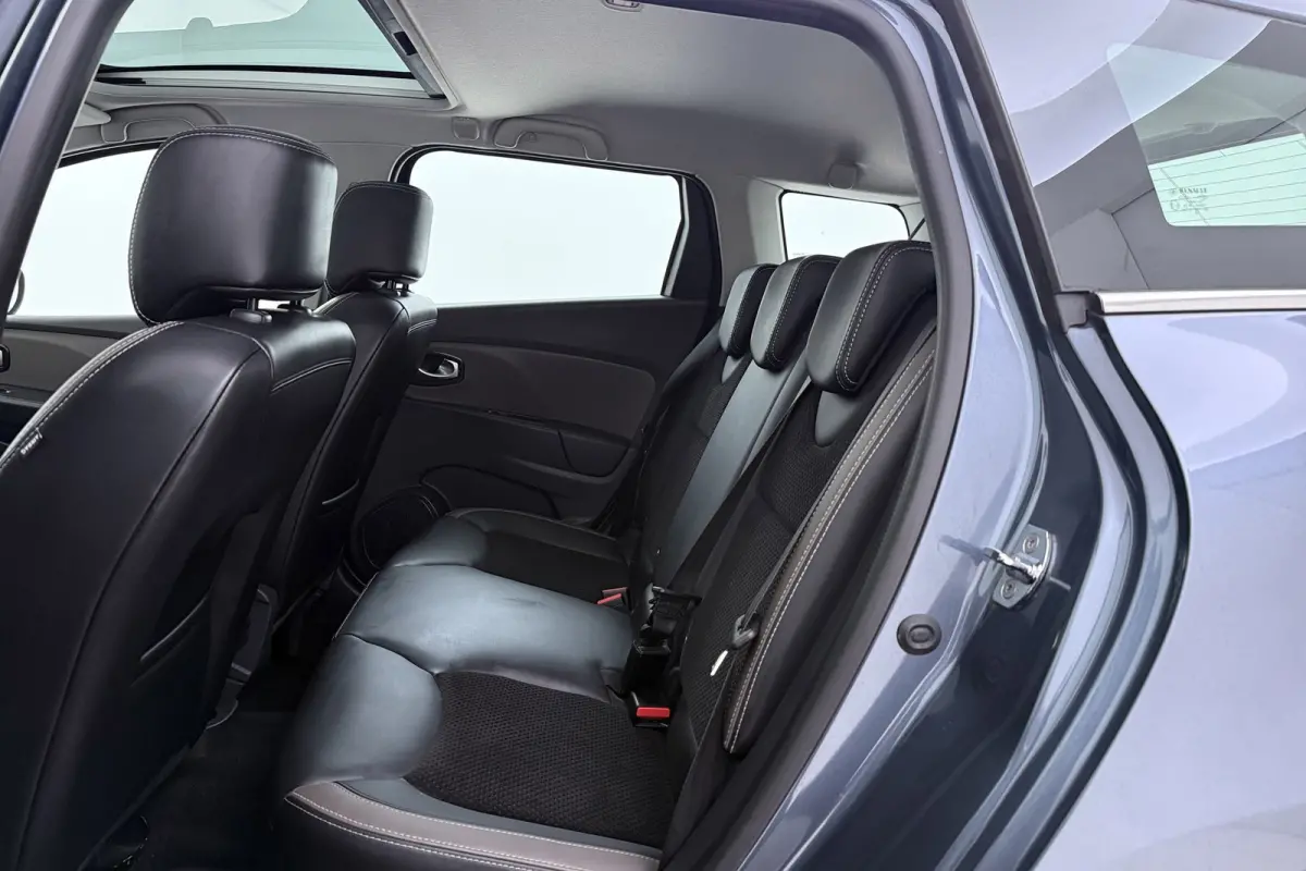 1.2 Intens | Panoramadak | Automaat | Stoelverwarming | Camera | Climate Control | LED | Keyless Entry/Start |