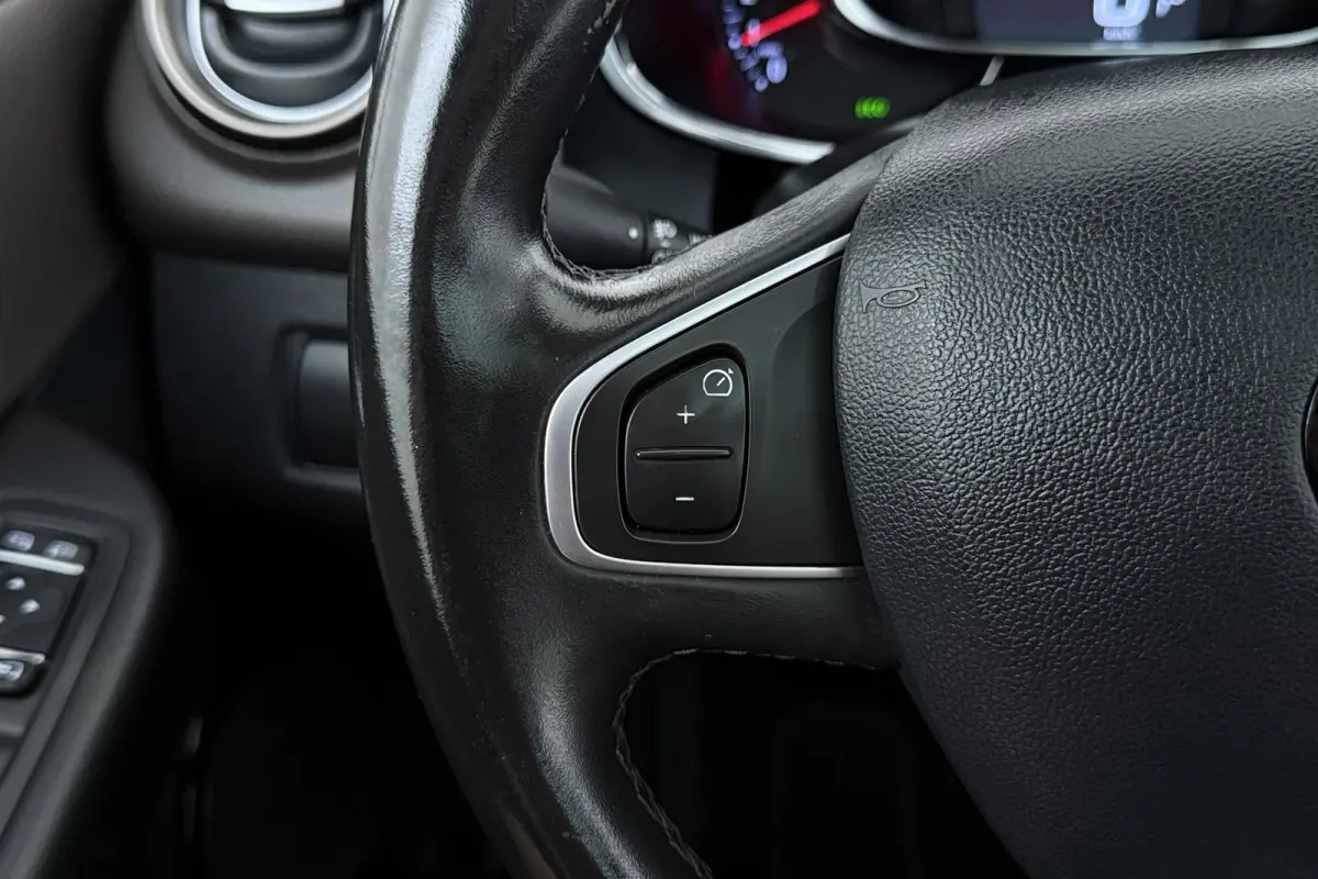 1.2 Intens | Panoramadak | Automaat | Stoelverwarming | Camera | Climate Control | LED | Keyless Entry/Start |