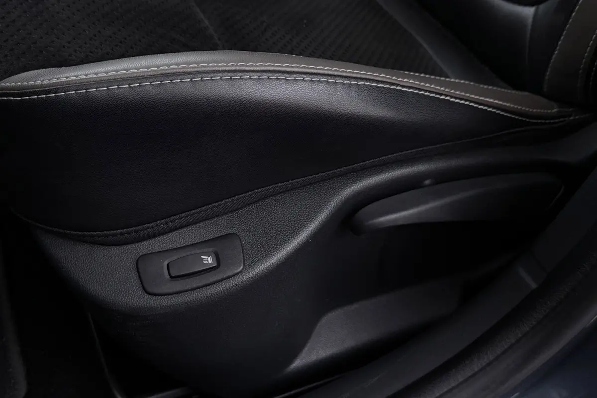 1.2 Intens | Panoramadak | Automaat | Stoelverwarming | Camera | Climate Control | LED | Keyless Entry/Start |