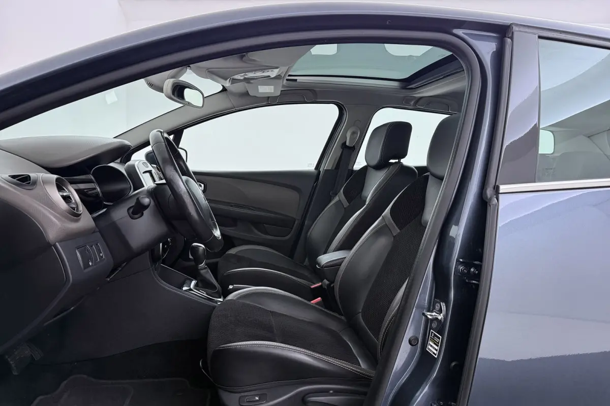 1.2 Intens | Panoramadak | Automaat | Stoelverwarming | Camera | Climate Control | LED | Keyless Entry/Start |