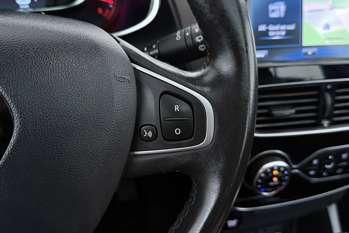 1.2 Intens | Panoramadak | Automaat | Stoelverwarming | Camera | Climate Control | LED | Keyless Entry/Start |