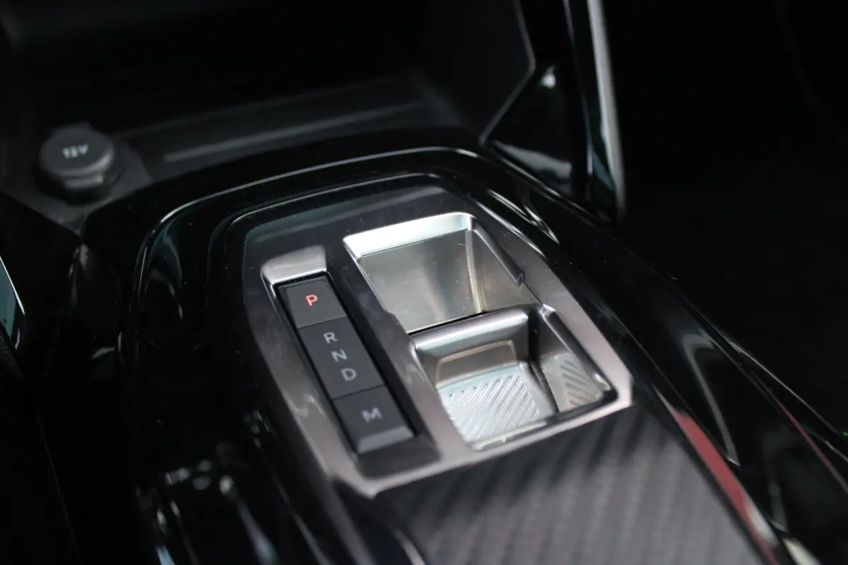1.2 Hybrid 145PK AUTOMAAT GT | PANORAMA DAK | ADAPTIVE CRUISE CONTROL | KEYLESS ENTRY/START | LICHTMETALEN VELGEN 17" | ACHTERUITRIJ CAMERA | FULL LED KOPLAMPEN | PARKEERSENSOREN VOOR + ACHT