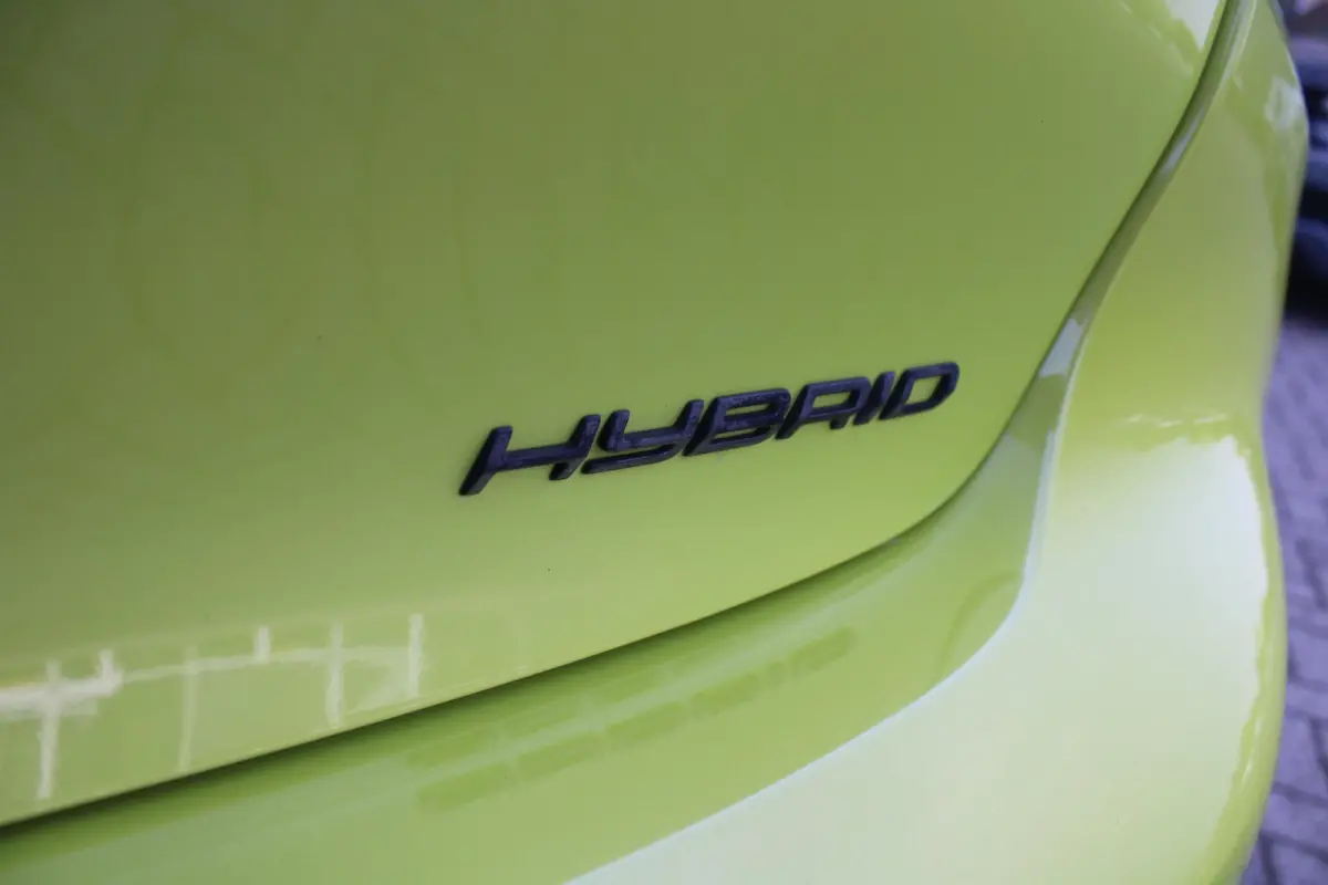 1.2 Hybrid 145PK AUTOMAAT GT | PANORAMA DAK | ADAPTIVE CRUISE CONTROL | KEYLESS ENTRY/START | LICHTMETALEN VELGEN 17" | ACHTERUITRIJ CAMERA | FULL LED KOPLAMPEN | PARKEERSENSOREN VOOR + ACHT