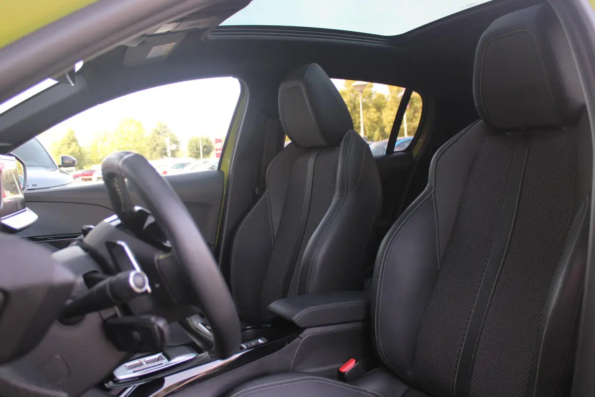 1.2 Hybrid 145PK AUTOMAAT GT | PANORAMA DAK | ADAPTIVE CRUISE CONTROL | KEYLESS ENTRY/START | LICHTMETALEN VELGEN 17" | ACHTERUITRIJ CAMERA | FULL LED KOPLAMPEN | PARKEERSENSOREN VOOR + ACHT