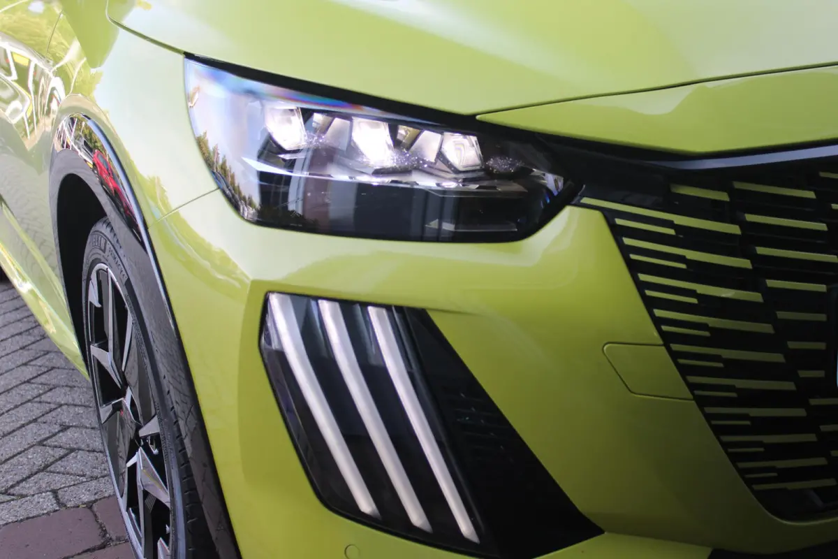 1.2 Hybrid 145PK AUTOMAAT GT | PANORAMA DAK | ADAPTIVE CRUISE CONTROL | KEYLESS ENTRY/START | LICHTMETALEN VELGEN 17" | ACHTERUITRIJ CAMERA | FULL LED KOPLAMPEN | PARKEERSENSOREN VOOR + ACHT