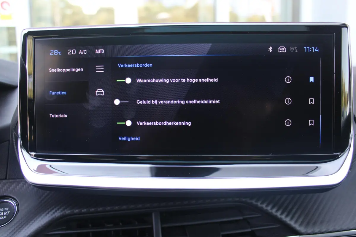 1.2 Hybrid 145PK AUTOMAAT GT | PANORAMA DAK | ADAPTIVE CRUISE CONTROL | KEYLESS ENTRY/START | LICHTMETALEN VELGEN 17" | ACHTERUITRIJ CAMERA | FULL LED KOPLAMPEN | PARKEERSENSOREN VOOR + ACHT