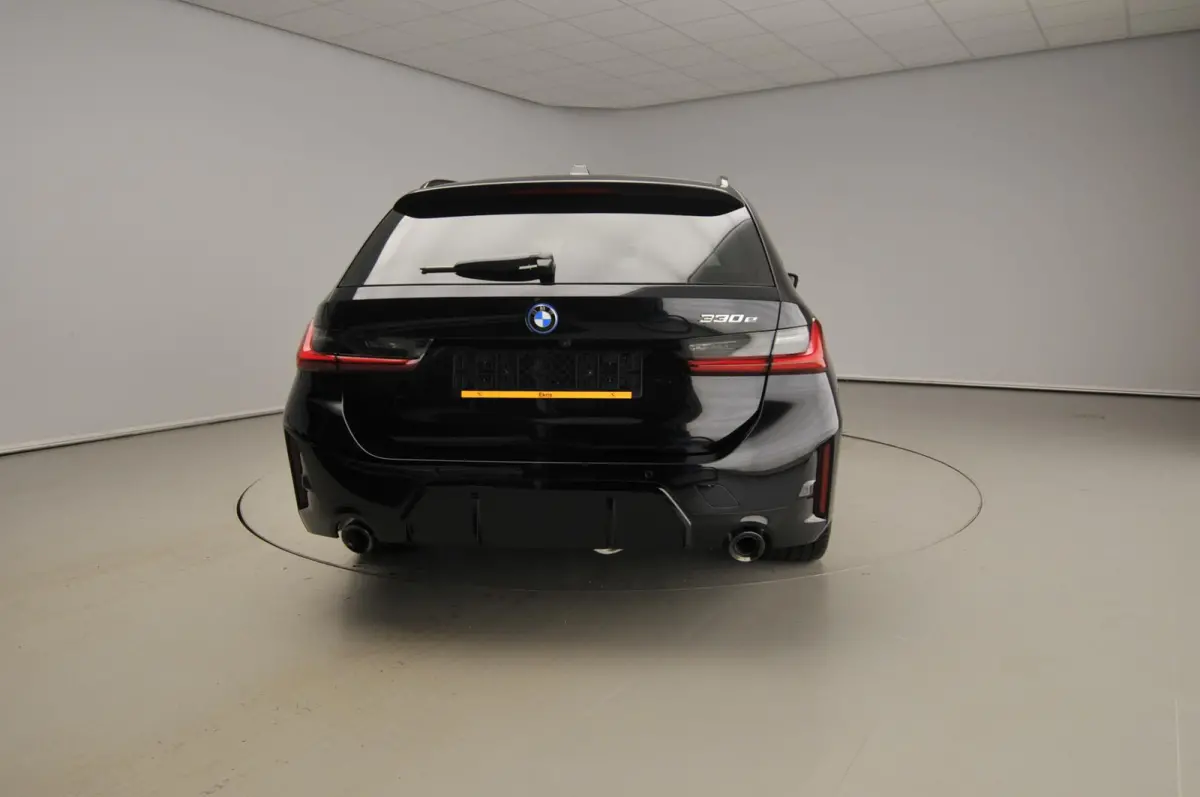 330e M Sportpakket Pro | Panoramadak | Harman Kardon | Driving Assistant Professional | Trekhaak