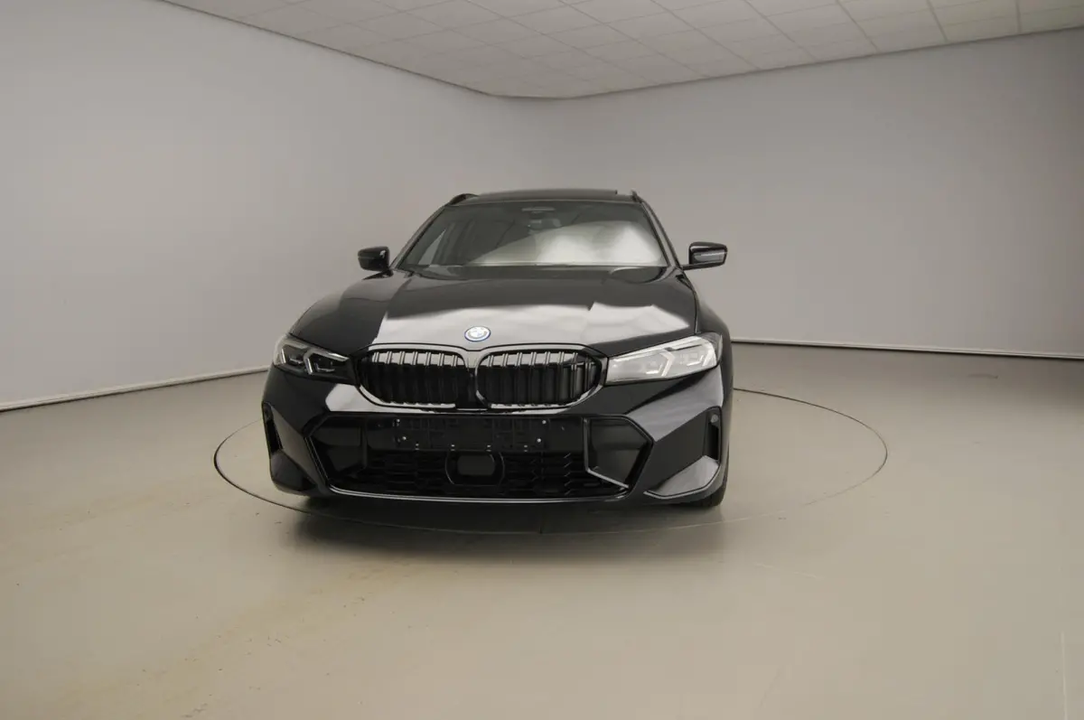 330e M Sportpakket Pro | Panoramadak | Harman Kardon | Driving Assistant Professional | Trekhaak