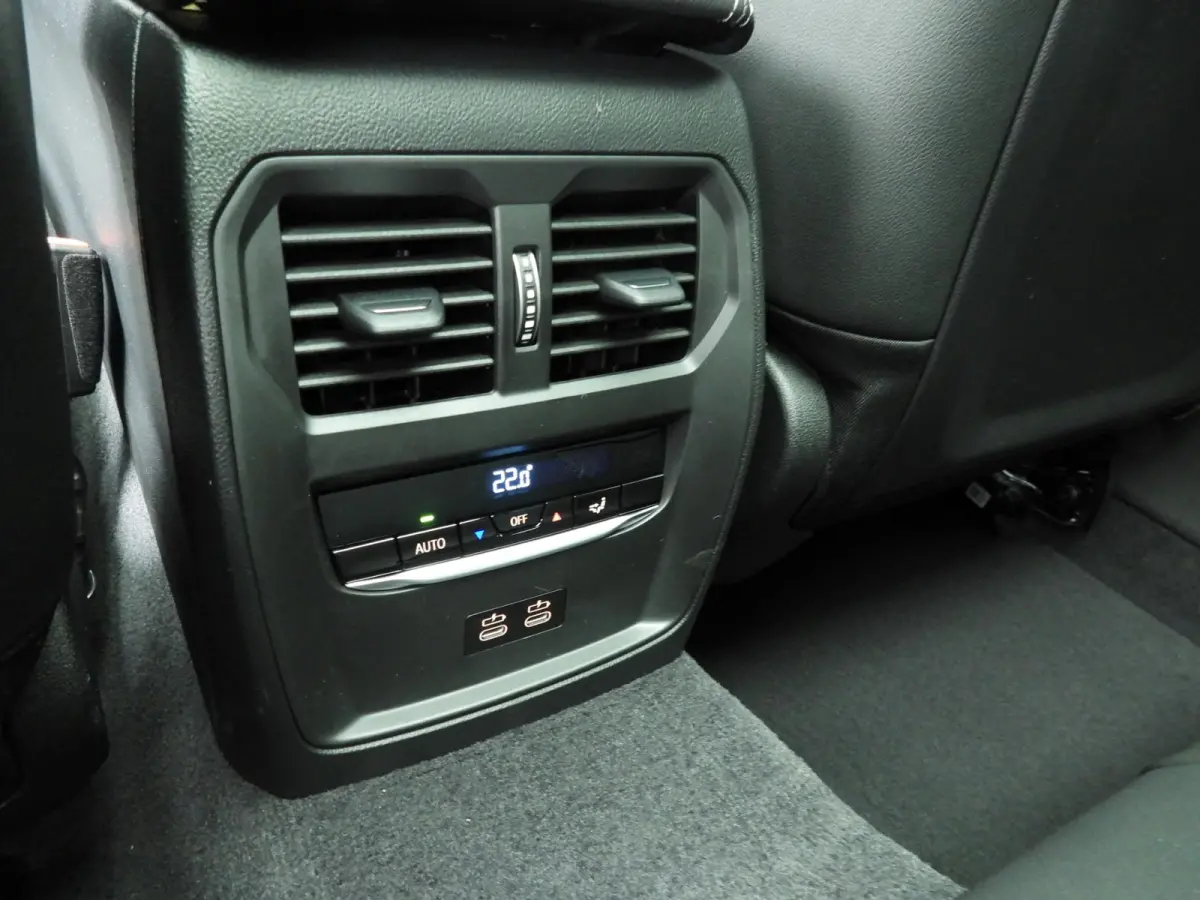 330e M Sportpakket Pro | Panoramadak | Harman Kardon | Driving Assistant Professional | Trekhaak