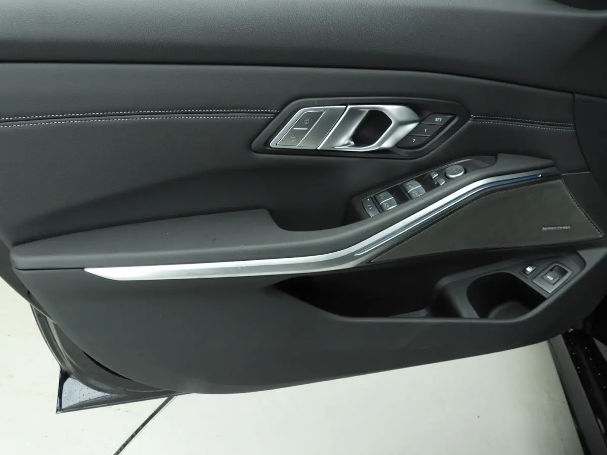 330e M Sportpakket Pro | Panoramadak | Harman Kardon | Driving Assistant Professional | Trekhaak