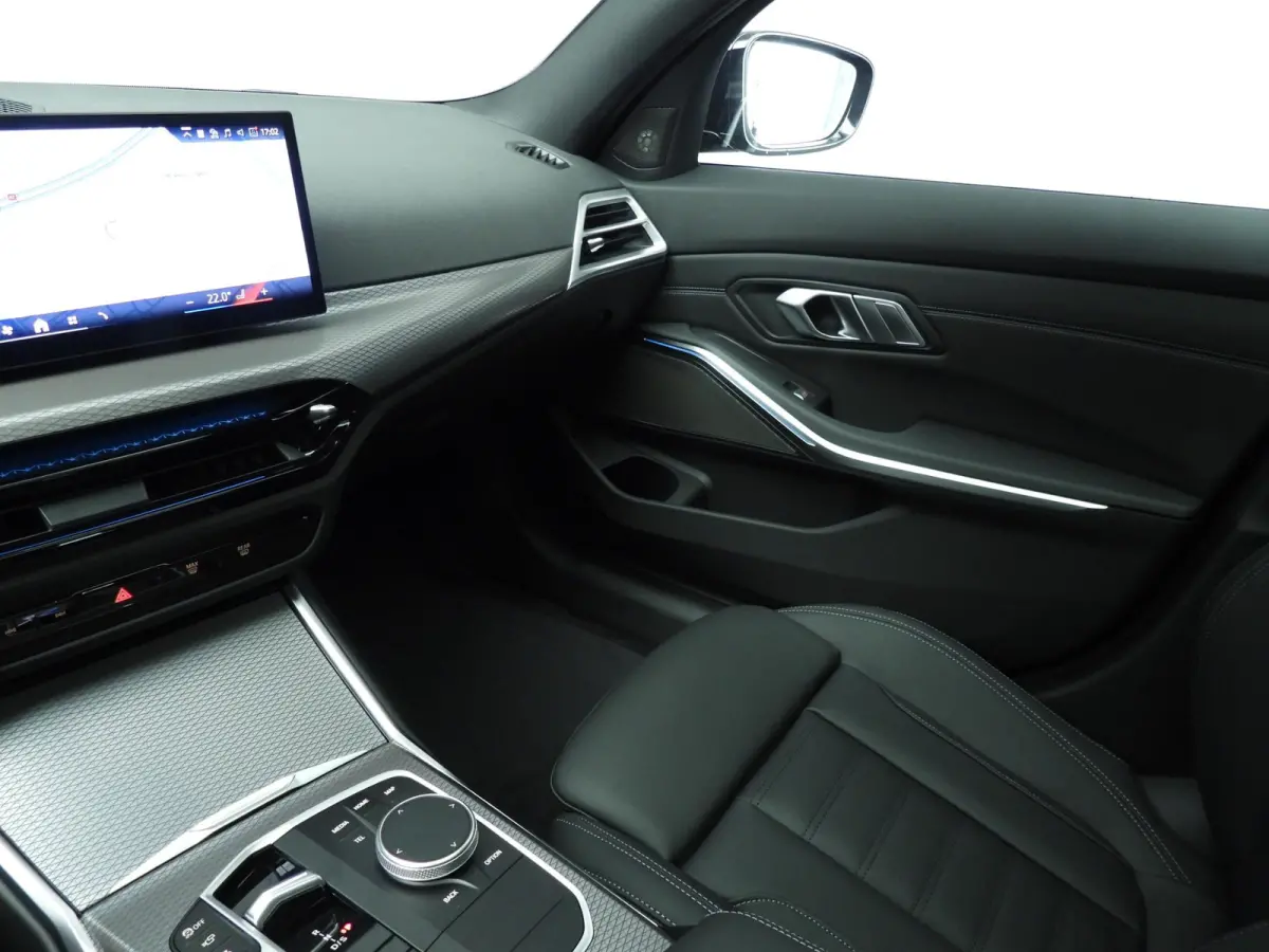 330e M Sportpakket Pro | Panoramadak | Harman Kardon | Driving Assistant Professional | Trekhaak