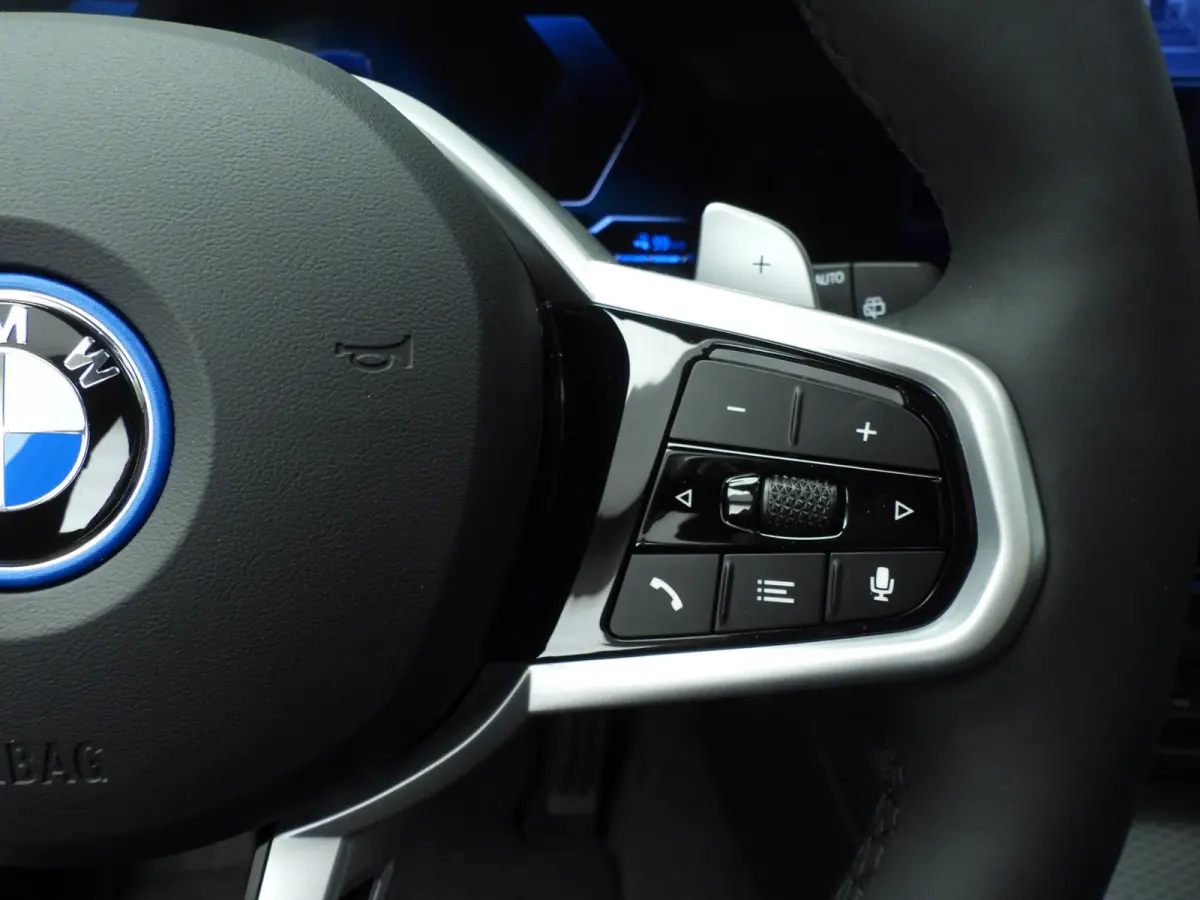 330e M Sportpakket Pro | Panoramadak | Harman Kardon | Driving Assistant Professional | Trekhaak