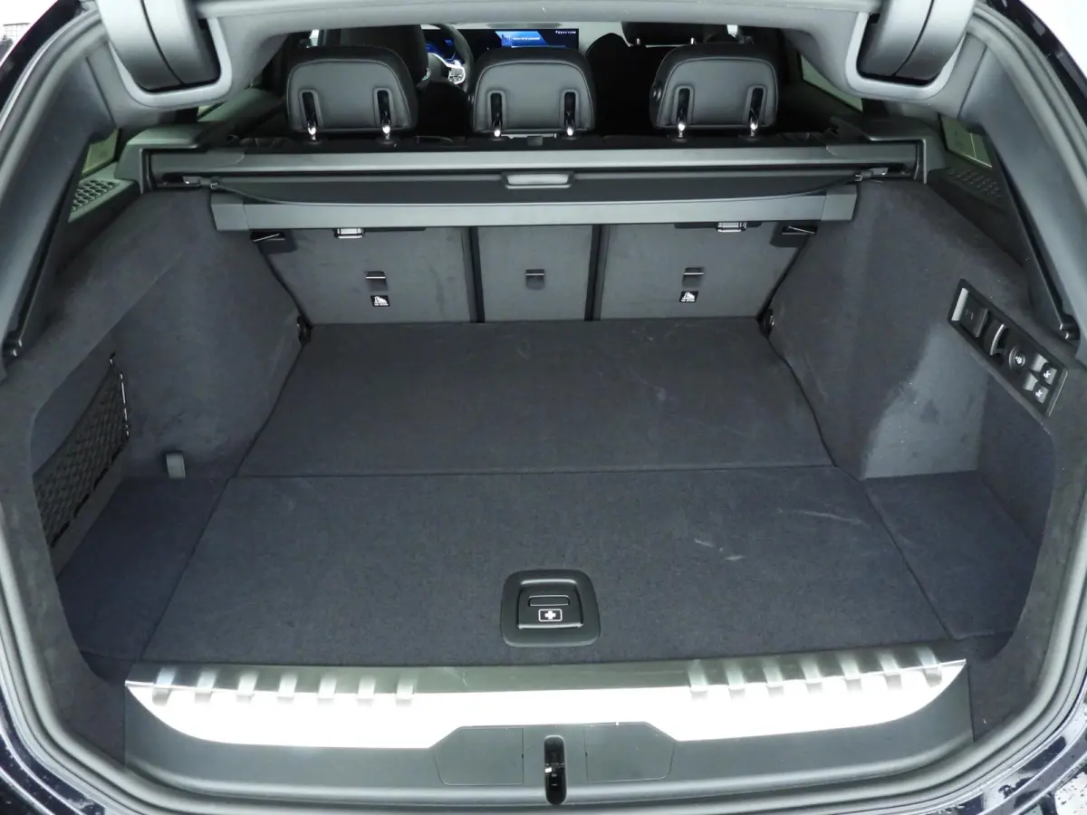 330e M Sportpakket Pro | Panoramadak | Harman Kardon | Driving Assistant Professional | Trekhaak
