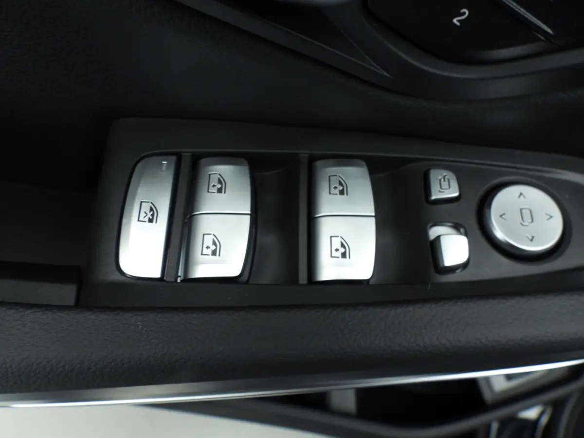 330e M Sportpakket Pro | Panoramadak | Harman Kardon | Driving Assistant Professional | Trekhaak