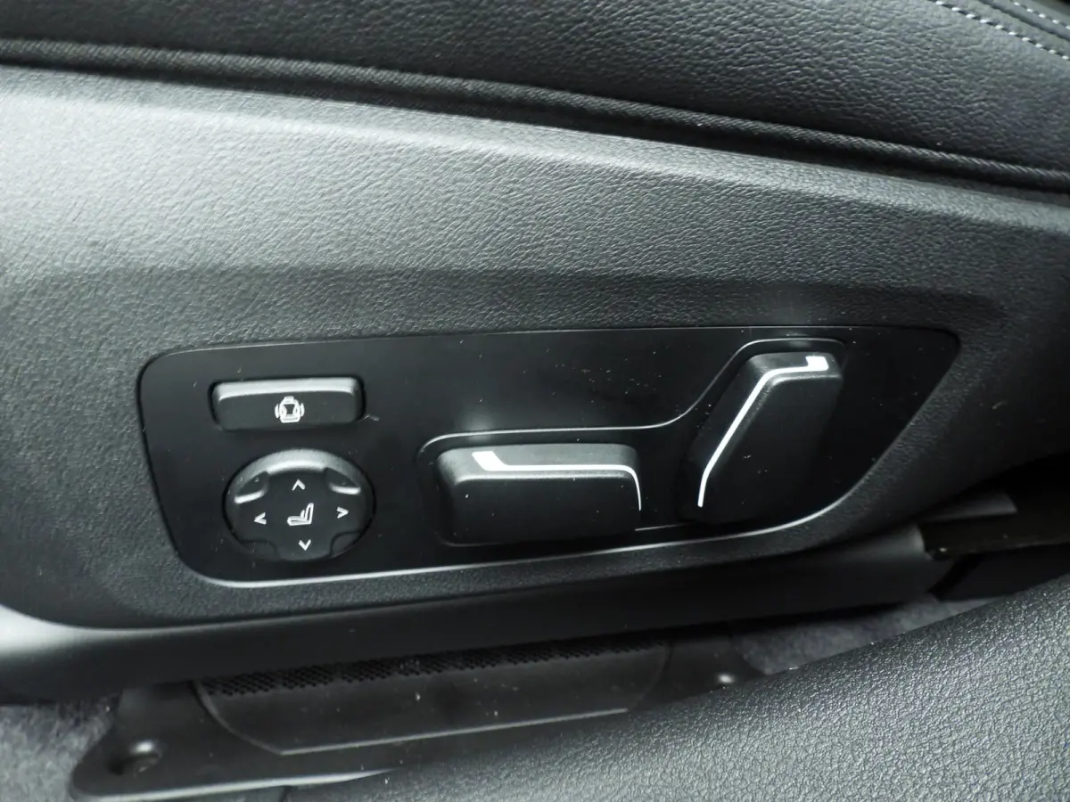 330e M Sportpakket Pro | Panoramadak | Harman Kardon | Driving Assistant Professional | Trekhaak