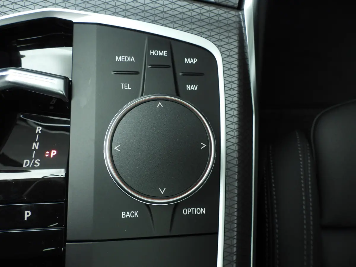 330e M Sportpakket Pro | Panoramadak | Harman Kardon | Driving Assistant Professional | Trekhaak
