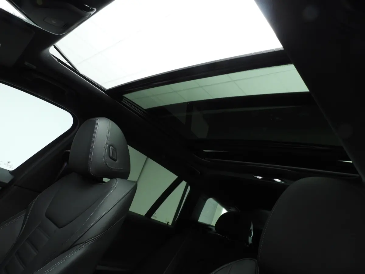 330e M Sportpakket Pro | Panoramadak | Harman Kardon | Driving Assistant Professional | Trekhaak