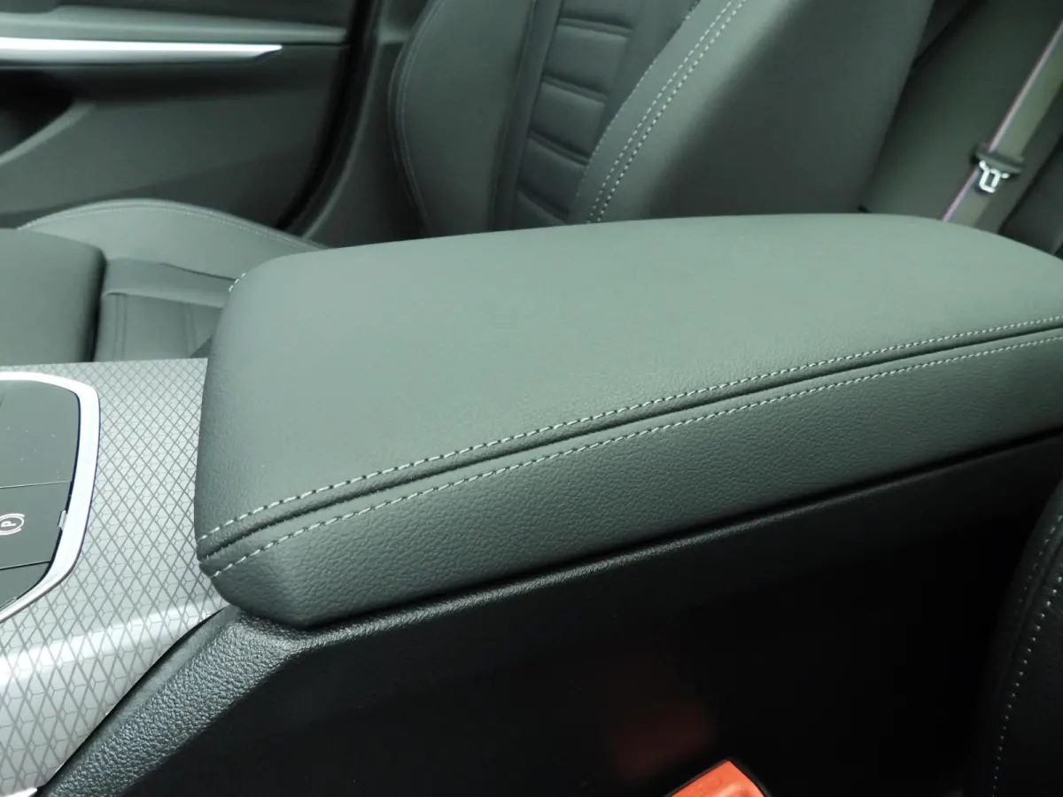 330e M Sportpakket Pro | Panoramadak | Harman Kardon | Driving Assistant Professional | Trekhaak