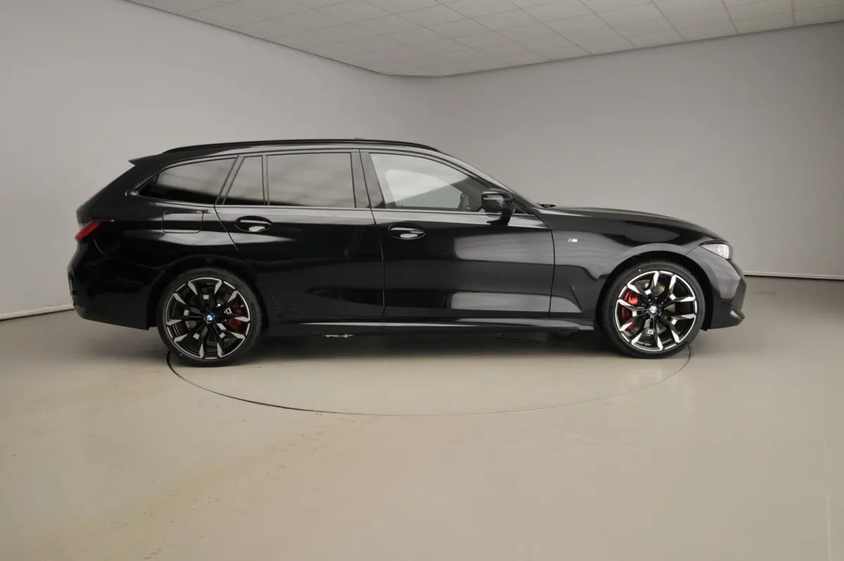 330e M Sportpakket Pro | Panoramadak | Harman Kardon | Driving Assistant Professional | Trekhaak