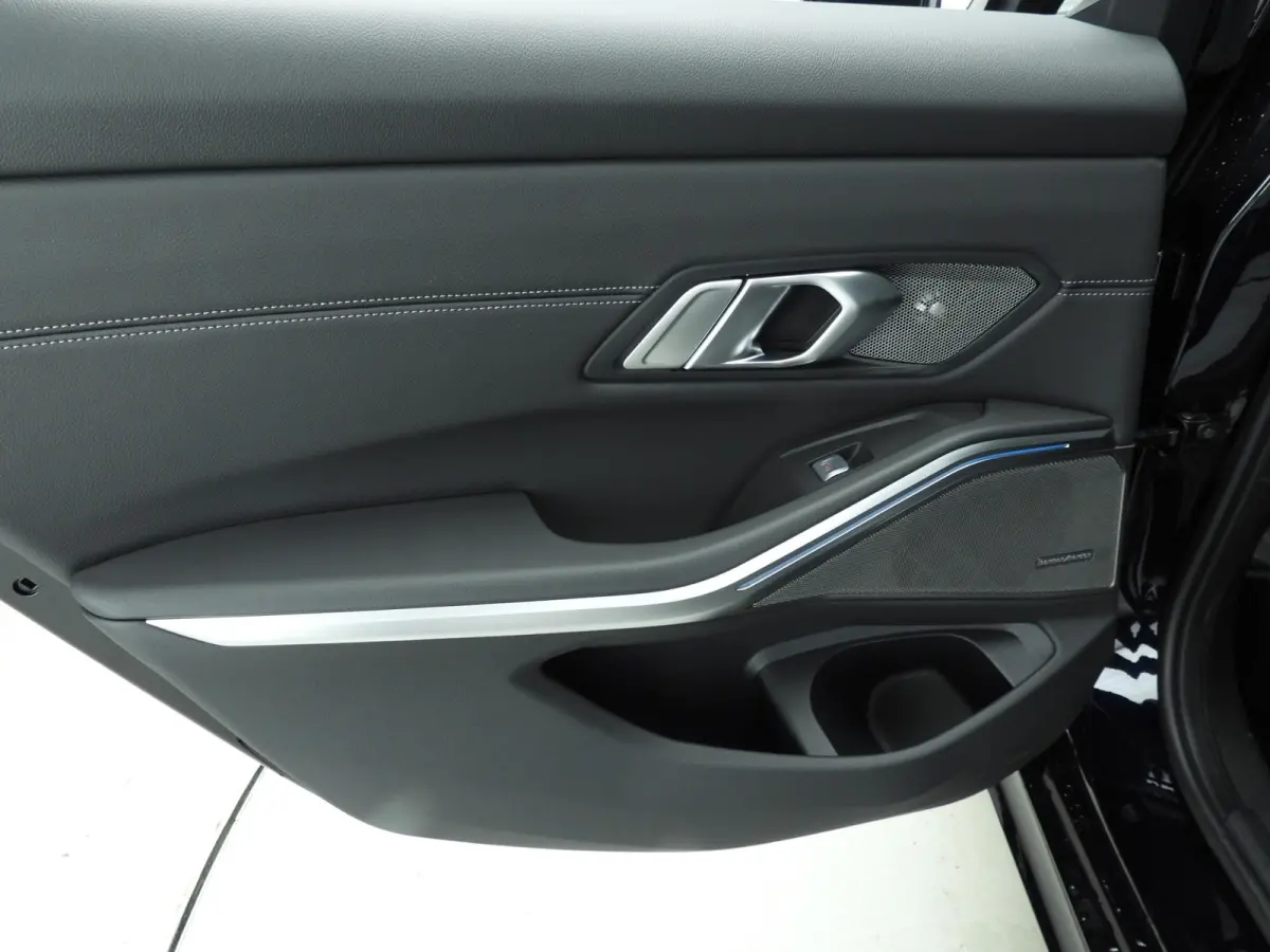 330e M Sportpakket Pro | Panoramadak | Harman Kardon | Driving Assistant Professional | Trekhaak