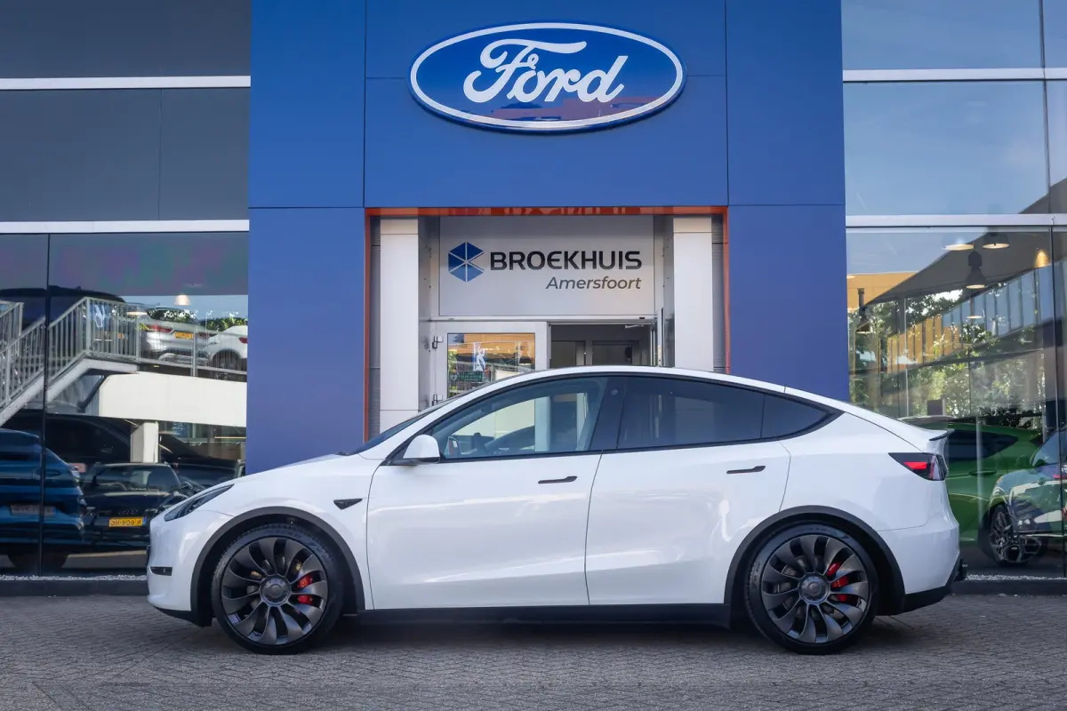 Performance AWD 75 kWh | SOH 95% | Trekhaak | Panoramadak | Dodehoek detectie | 21'' | Memory | Leder | Autopilot | Dodehoek detectie | Electronic climate controle