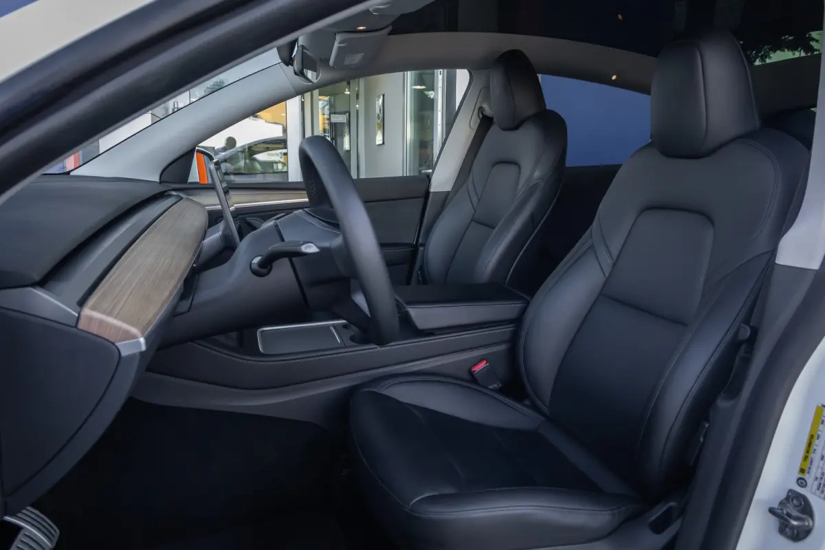 Performance AWD 75 kWh | SOH 95% | Trekhaak | Panoramadak | Dodehoek detectie | 21'' | Memory | Leder | Autopilot | Dodehoek detectie | Electronic climate controle