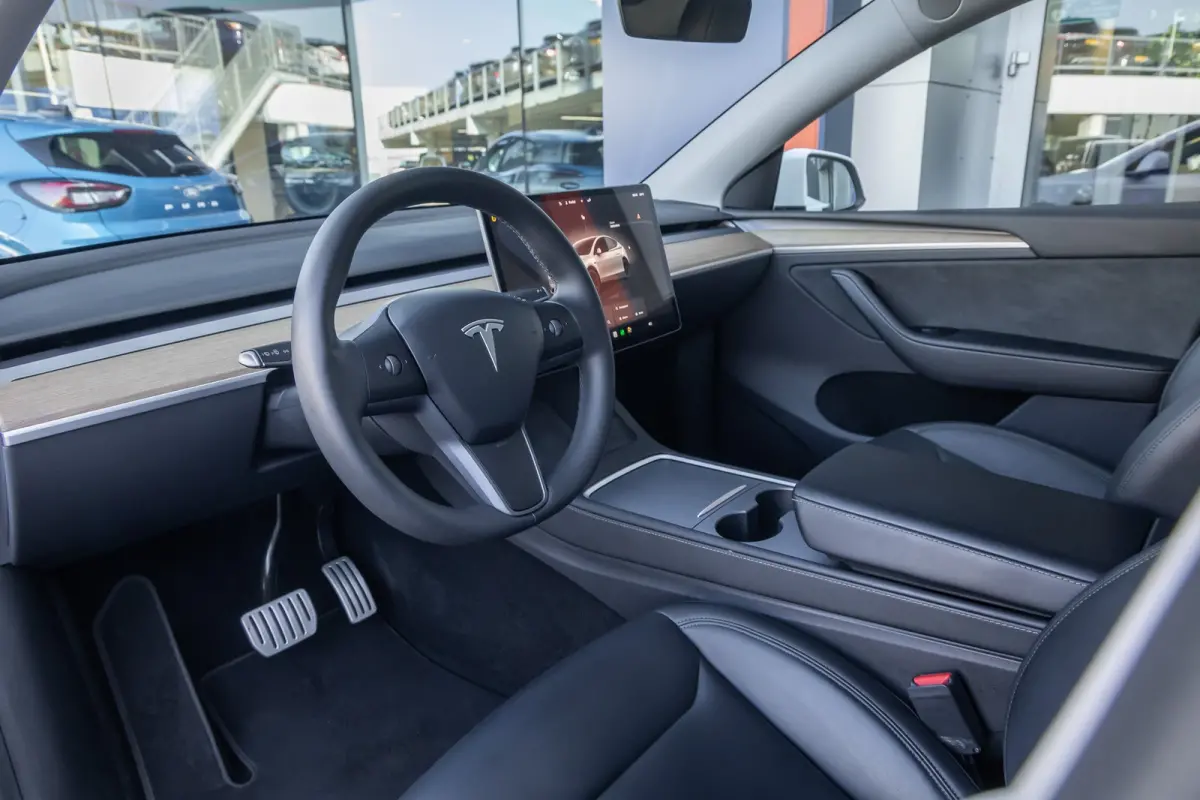 Performance AWD 75 kWh | SOH 95% | Trekhaak | Panoramadak | Dodehoek detectie | 21'' | Memory | Leder | Autopilot | Dodehoek detectie | Electronic climate controle