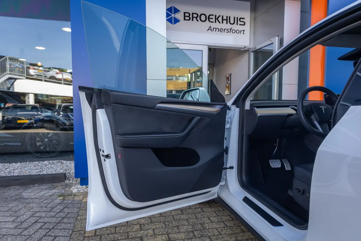 Performance AWD 75 kWh | SOH 95% | Trekhaak | Panoramadak | Dodehoek detectie | 21'' | Memory | Leder | Autopilot | Dodehoek detectie | Electronic climate controle