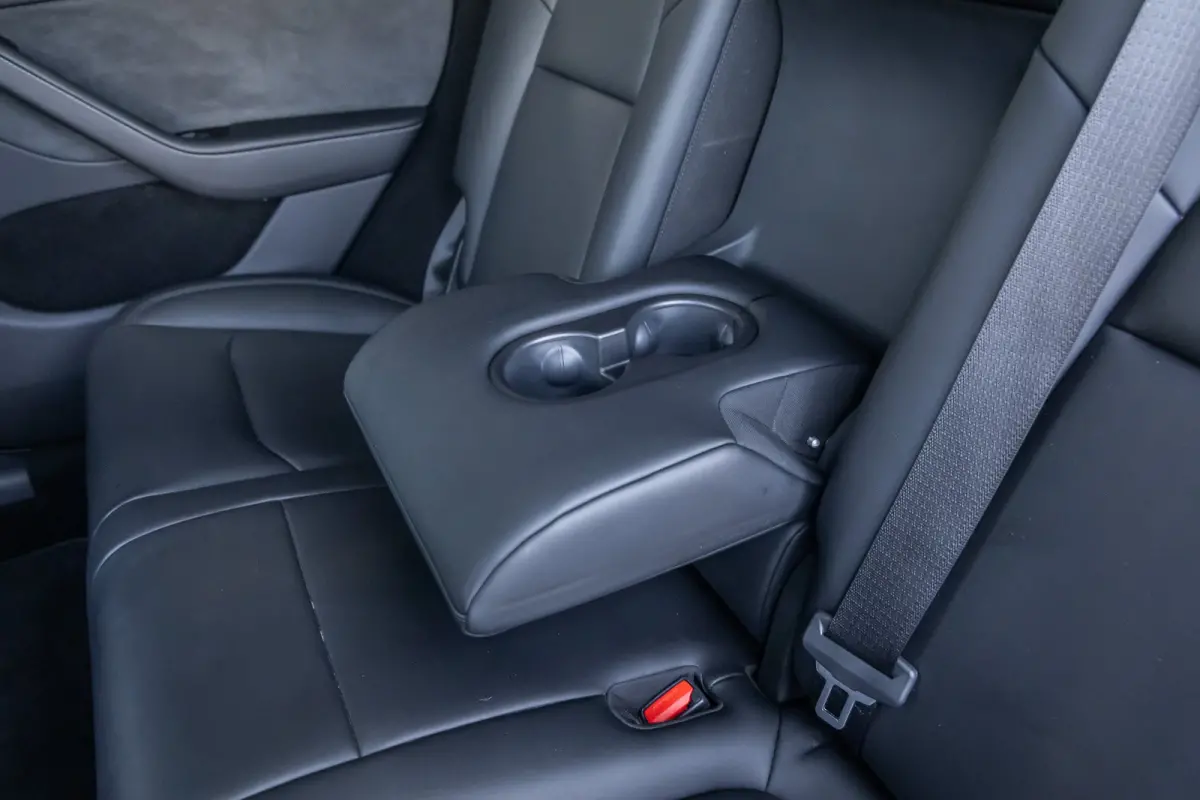 Performance AWD 75 kWh | SOH 95% | Trekhaak | Panoramadak | Dodehoek detectie | 21'' | Memory | Leder | Autopilot | Dodehoek detectie | Electronic climate controle