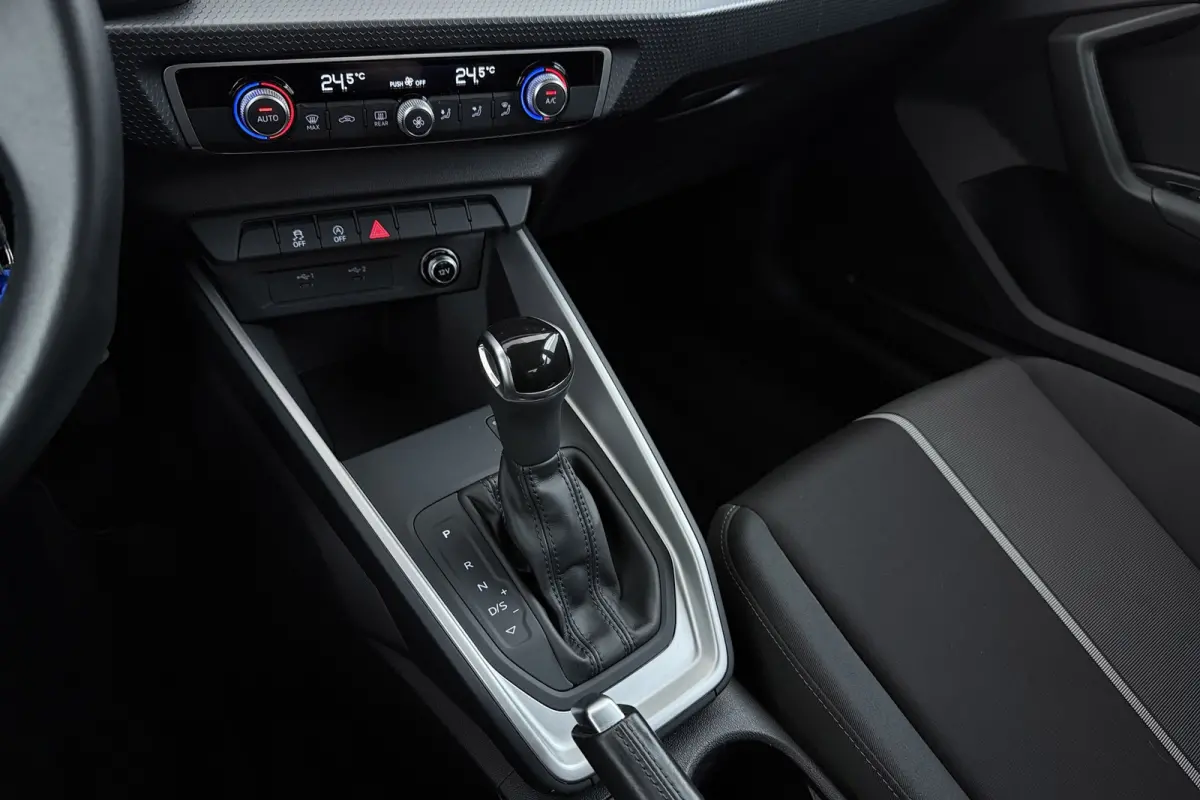 25 TFSI epic | Org. NL | 12000 km!!! | Dealer Onderhouden | Automaat | CarPlay | Cruise Contr. | Parkeersensoren