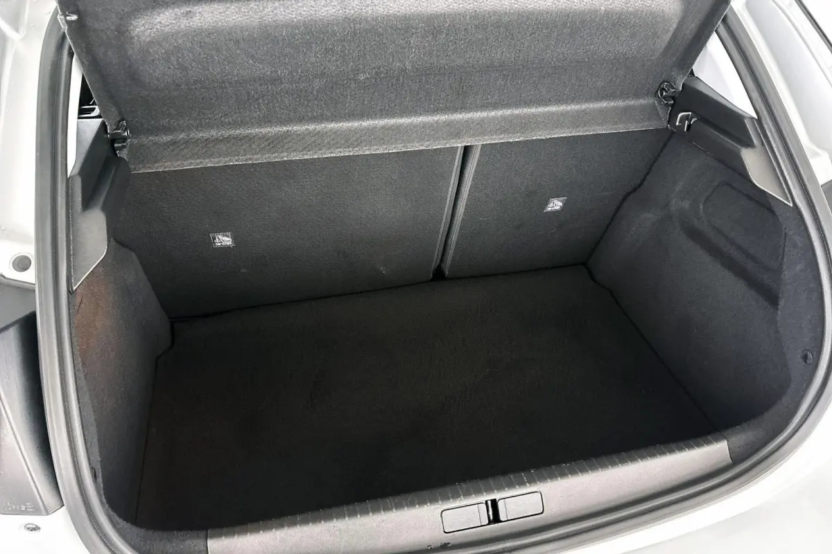 1.2 Edition Camera Apple CarPlay Dodehoek LED 16"