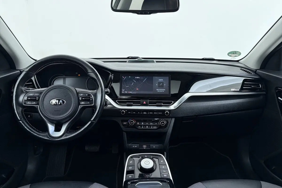 DynamicPlusLine 64 kWh | Org NL | Panoramadak | SOH 94% | CarPlay | 3-Fase | Stoel-/Stuurverwarming | Adap. Cruise |
