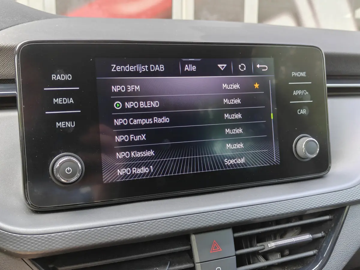 1.0 TSI Ambition / Trekhaak / Carplay / Cruise Control / DAB / 16'' /