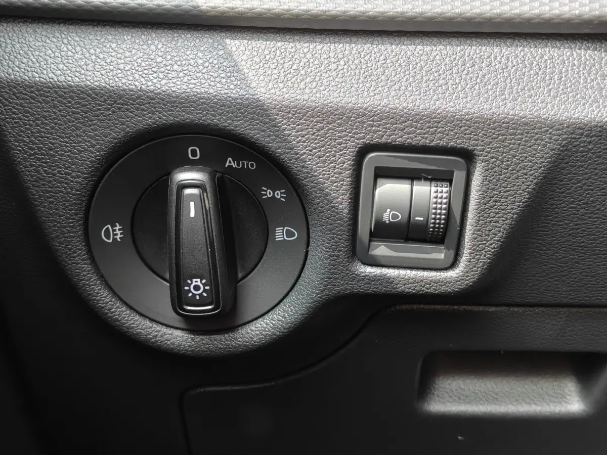 1.0 TSI Ambition / Trekhaak / Carplay / Cruise Control / DAB / 16'' /