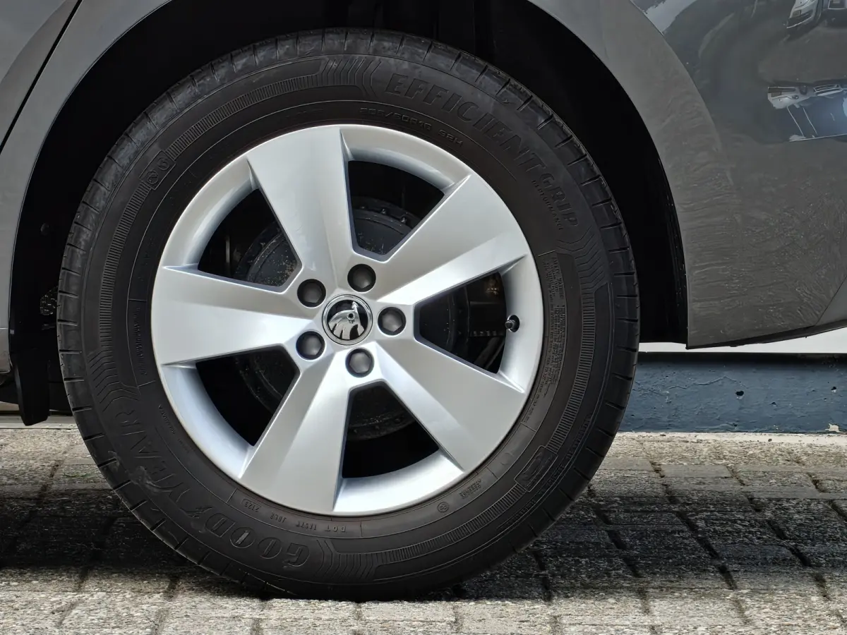 1.0 TSI Ambition / Trekhaak / Carplay / Cruise Control / DAB / 16'' /