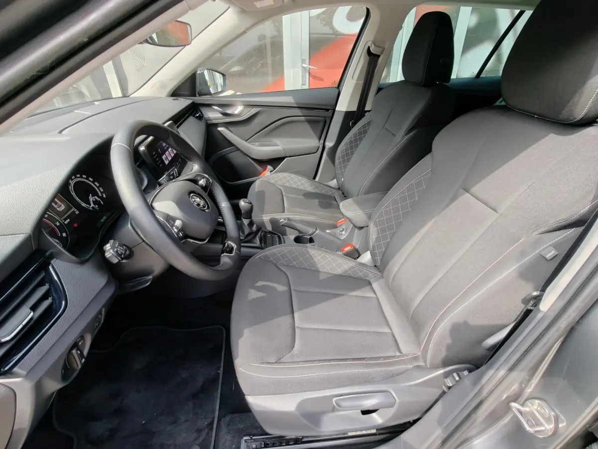 1.0 TSI Ambition / Trekhaak / Carplay / Cruise Control / DAB / 16'' /