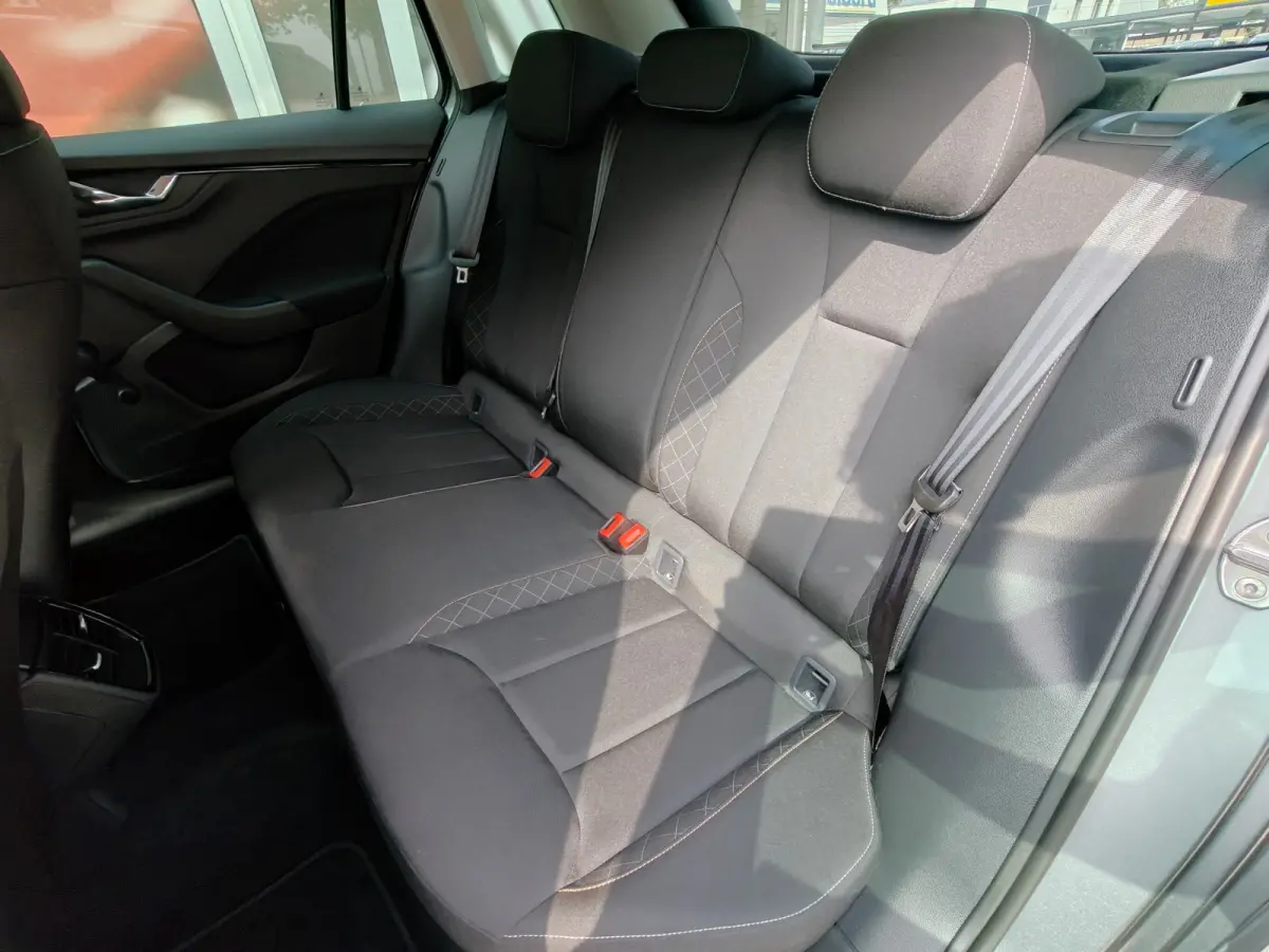 1.0 TSI Ambition / Trekhaak / Carplay / Cruise Control / DAB / 16'' /