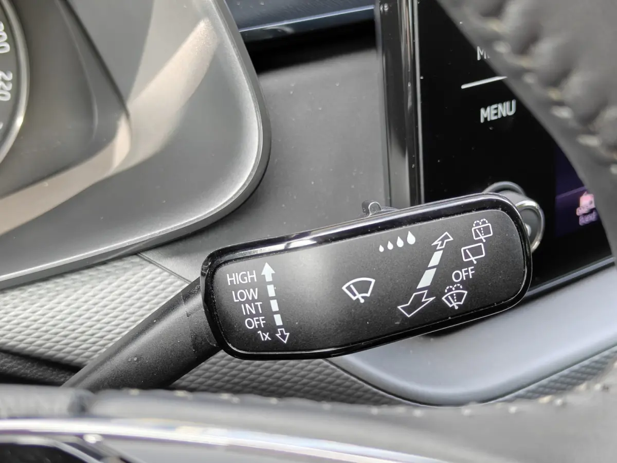 1.0 TSI Ambition / Trekhaak / Carplay / Cruise Control / DAB / 16'' /