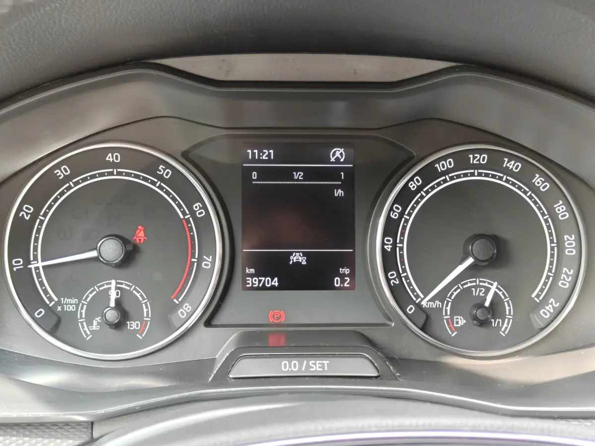 1.0 TSI Ambition / Trekhaak / Carplay / Cruise Control / DAB / 16'' /